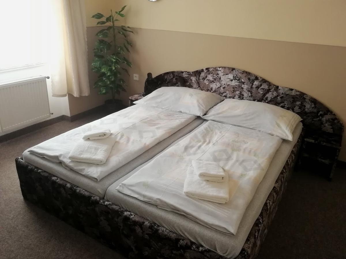Hotel Wertheim Prag Exteriör bild
