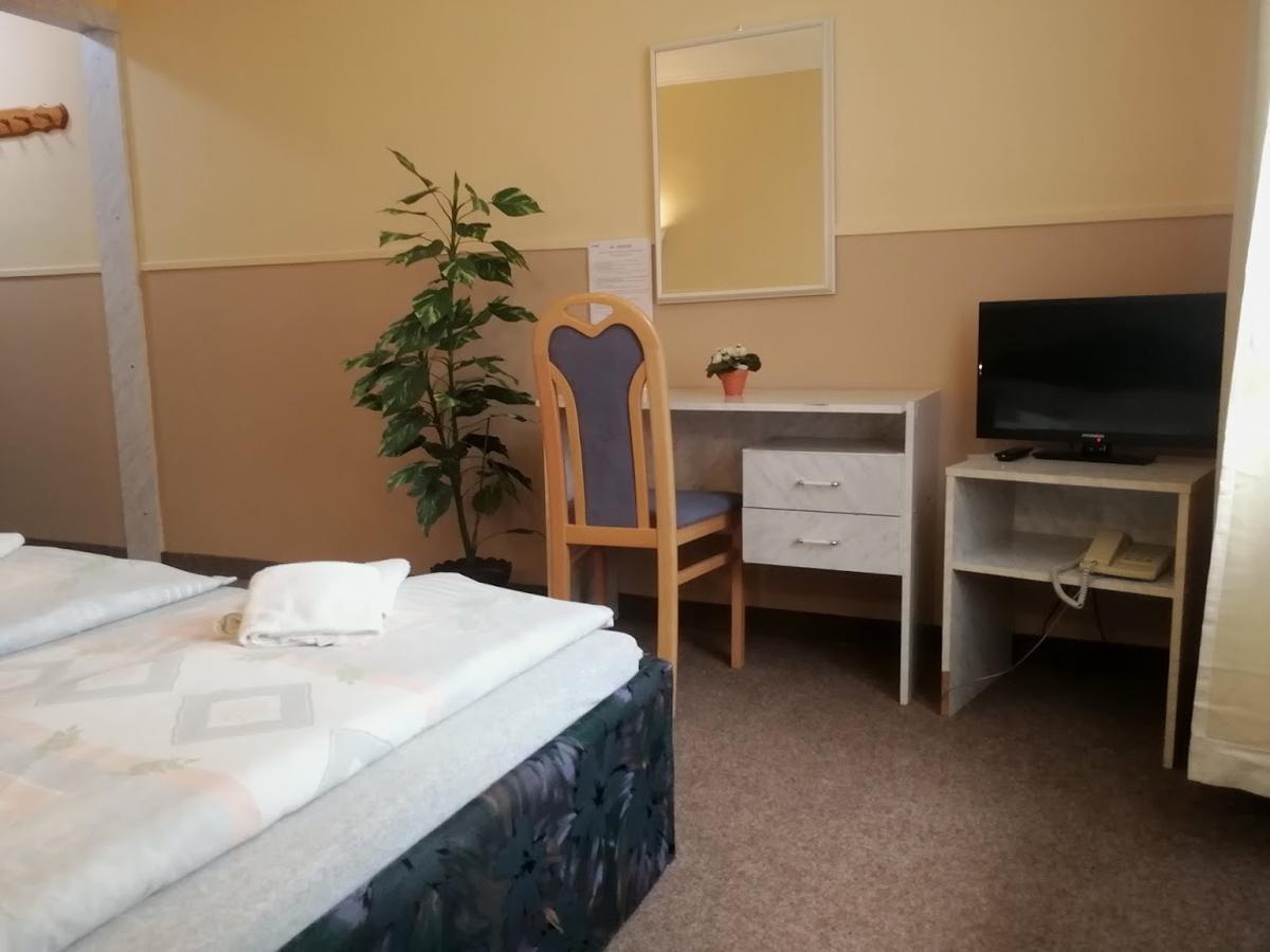 Hotel Wertheim Prag Exteriör bild