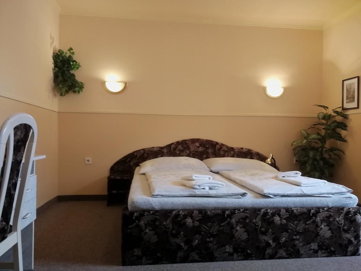 Hotel Wertheim Prag Exteriör bild