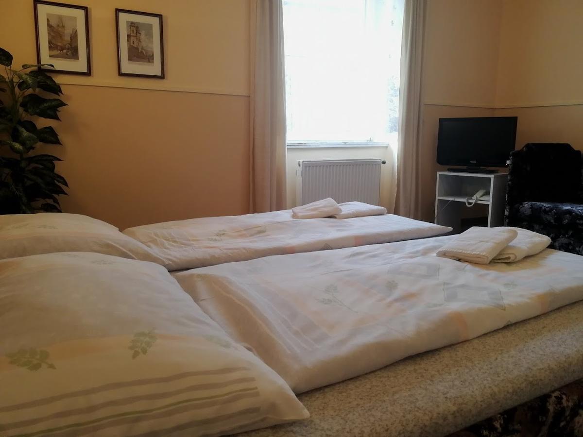 Hotel Wertheim Prag Exteriör bild