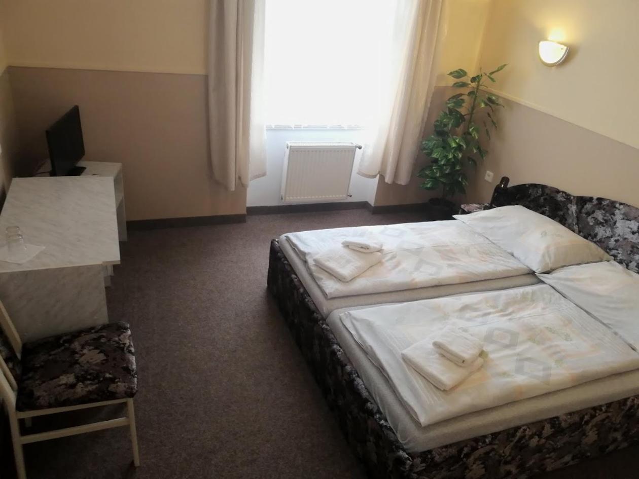 Hotel Wertheim Prag Exteriör bild